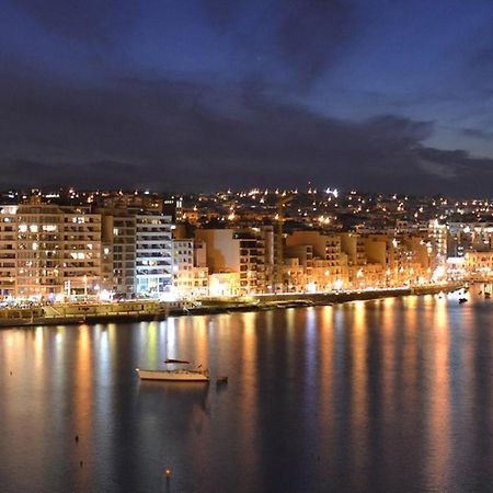 Prime Location Apartment With Side Seaviews Sliema Extérieur photo