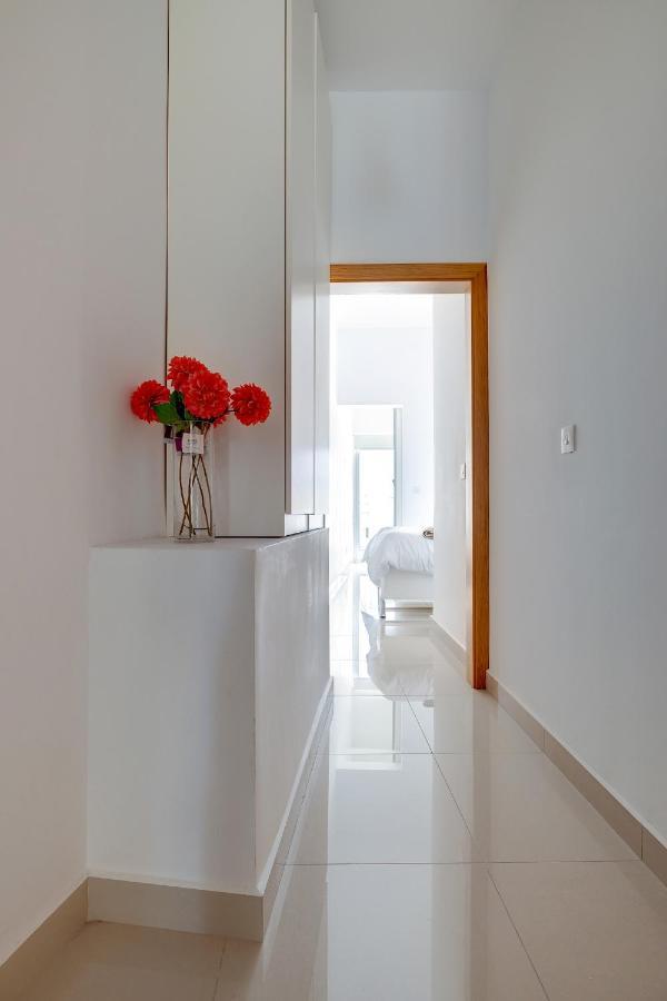 Prime Location Apartment With Side Seaviews Sliema Extérieur photo