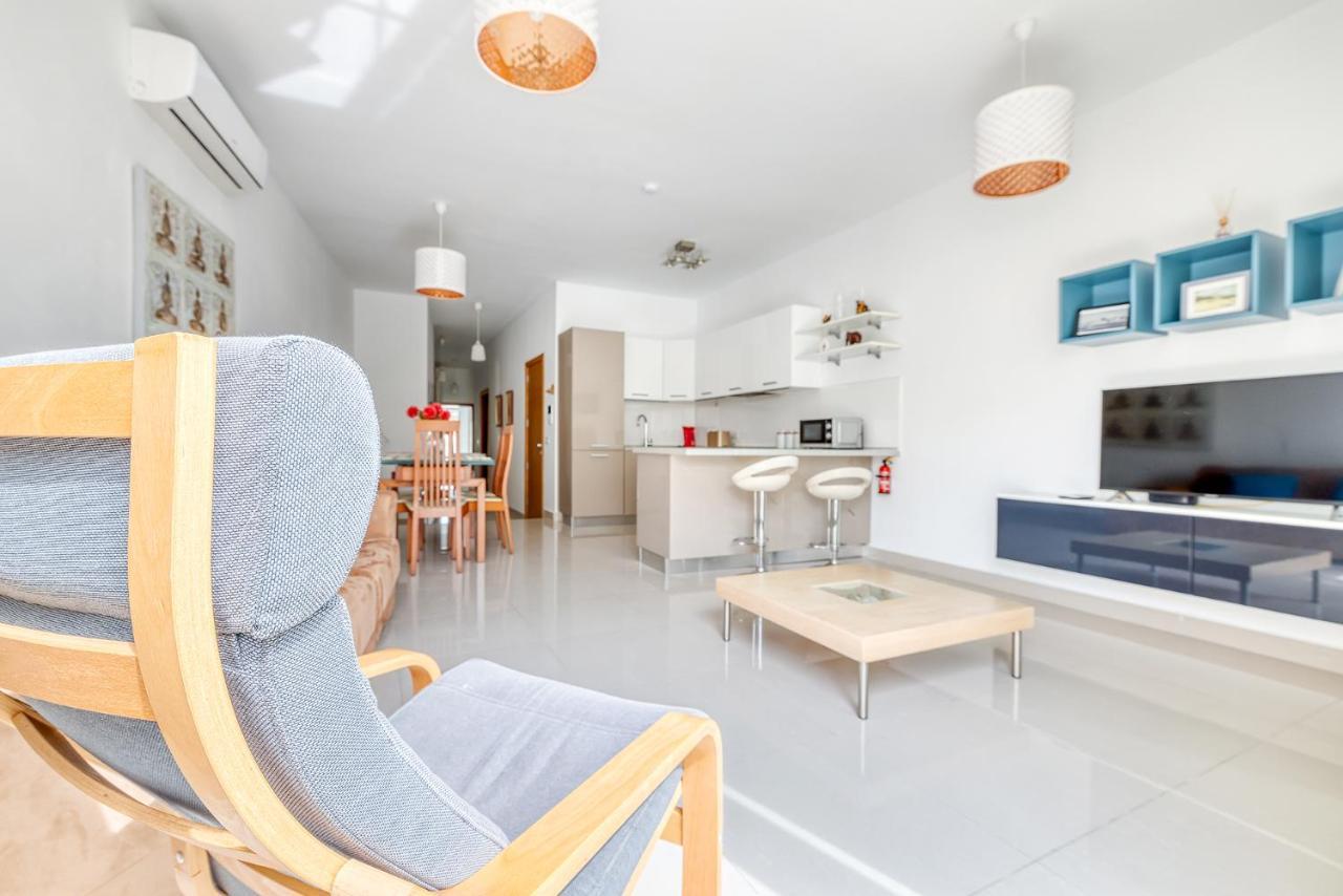 Prime Location Apartment With Side Seaviews Sliema Extérieur photo