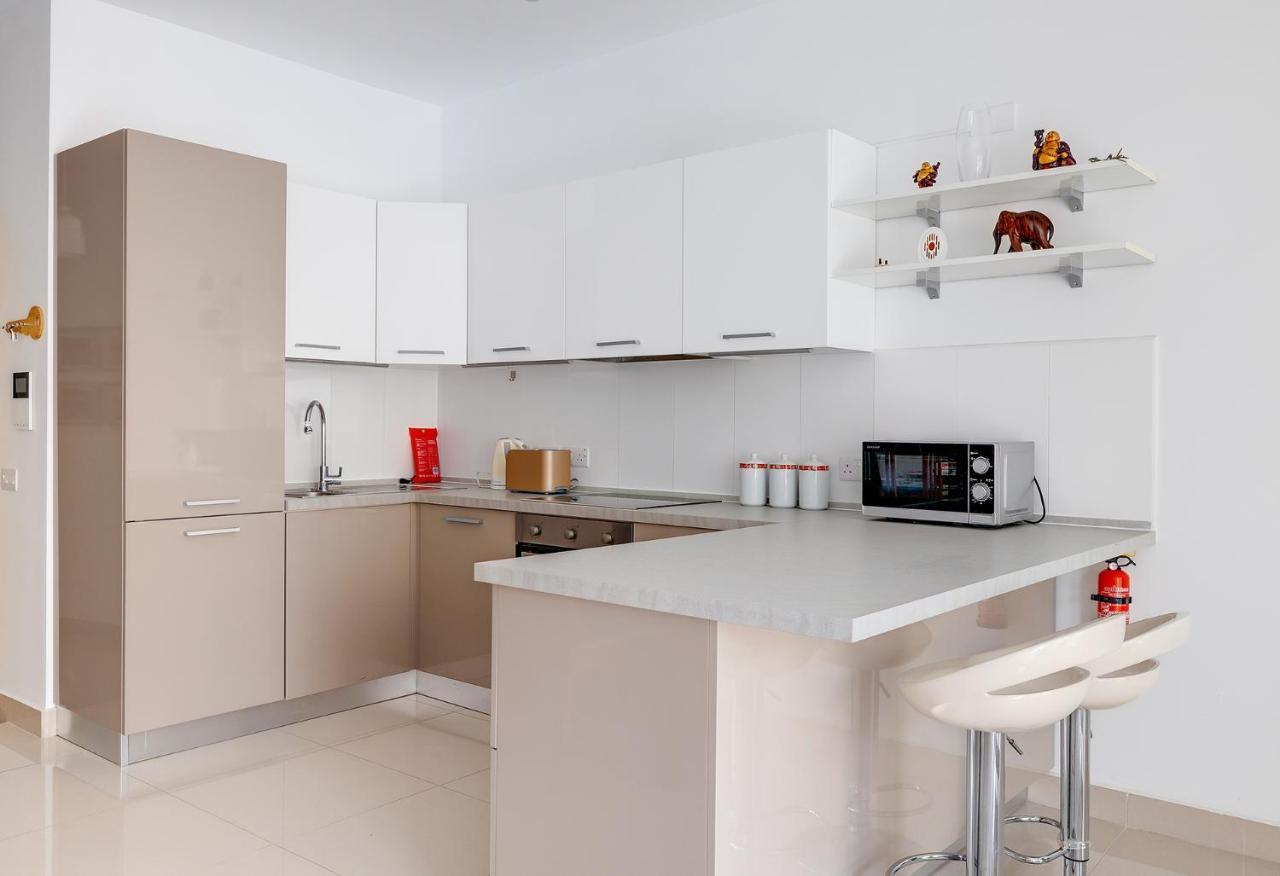 Prime Location Apartment With Side Seaviews Sliema Extérieur photo