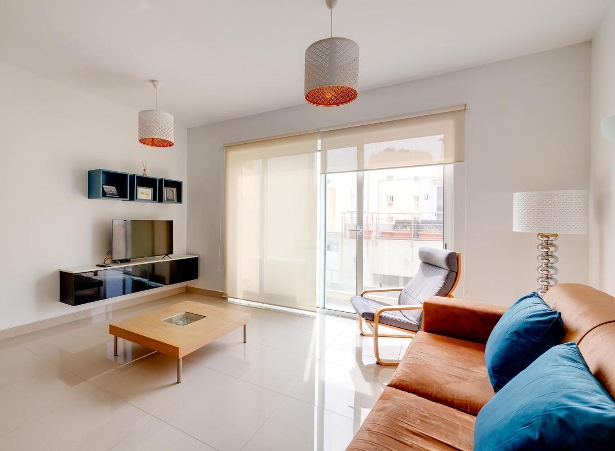 Prime Location Apartment With Side Seaviews Sliema Extérieur photo