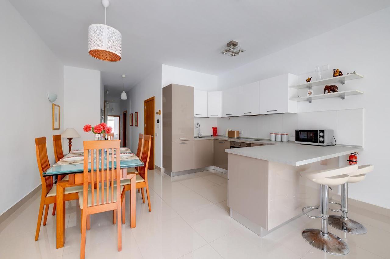Prime Location Apartment With Side Seaviews Sliema Extérieur photo