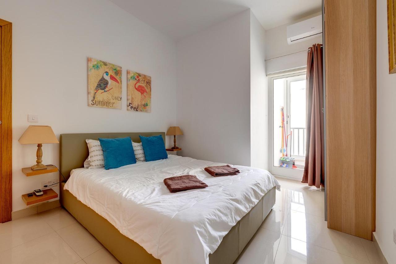 Prime Location Apartment With Side Seaviews Sliema Extérieur photo