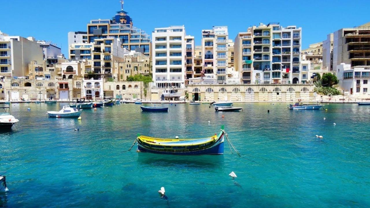 Prime Location Apartment With Side Seaviews Sliema Extérieur photo