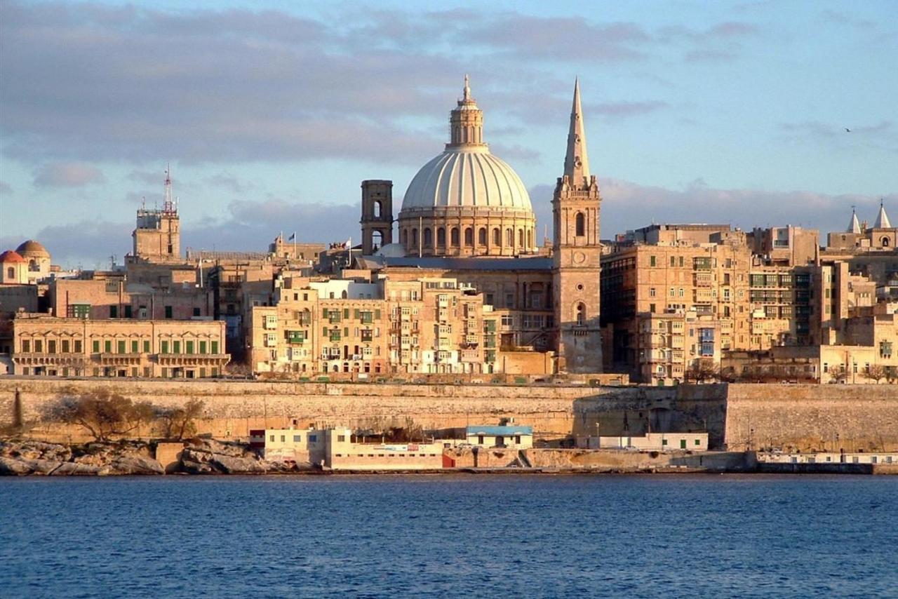 Prime Location Apartment With Side Seaviews Sliema Extérieur photo