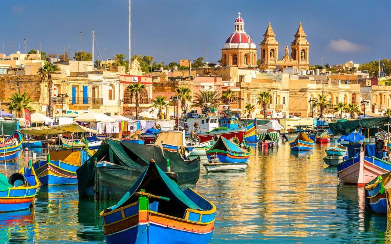 Prime Location Apartment With Side Seaviews Sliema Extérieur photo