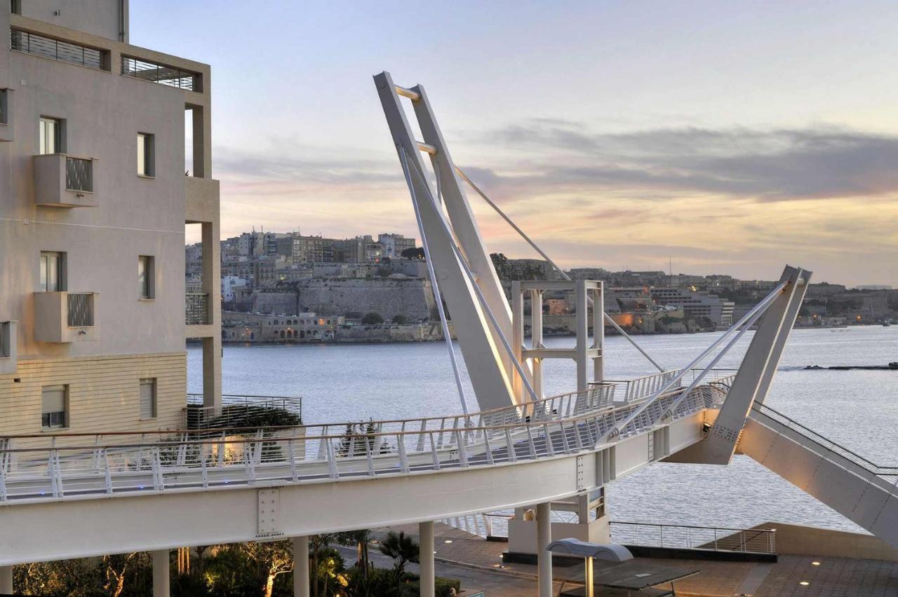 Prime Location Apartment With Side Seaviews Sliema Extérieur photo