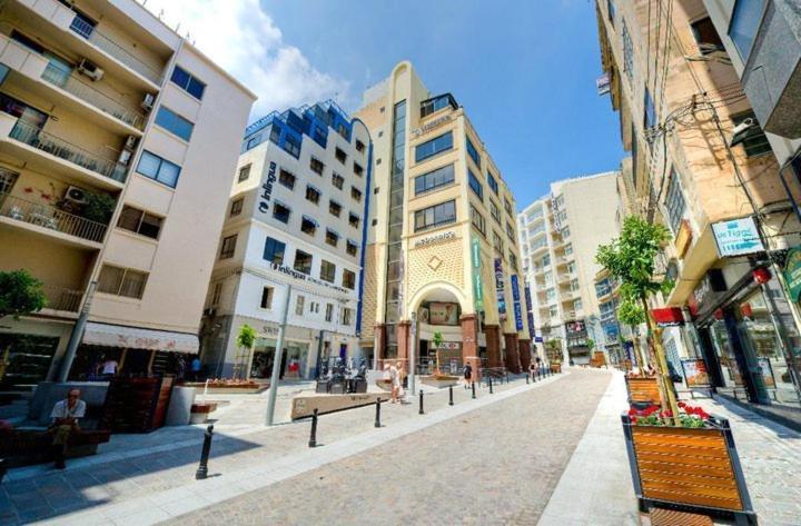 Prime Location Apartment With Side Seaviews Sliema Extérieur photo
