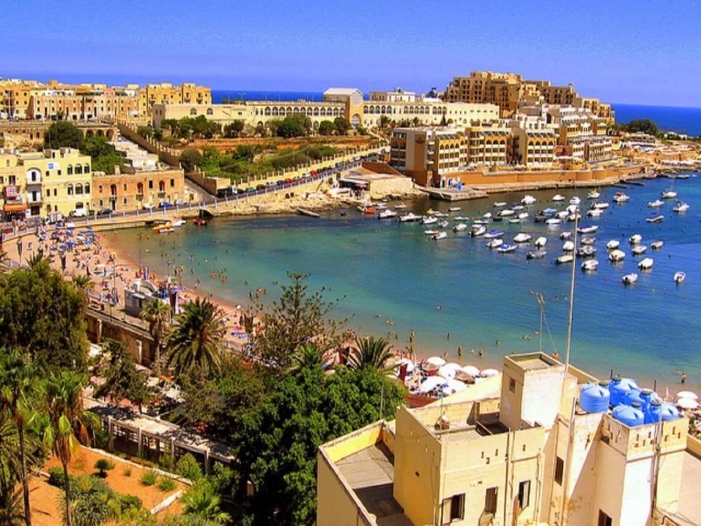 Prime Location Apartment With Side Seaviews Sliema Extérieur photo